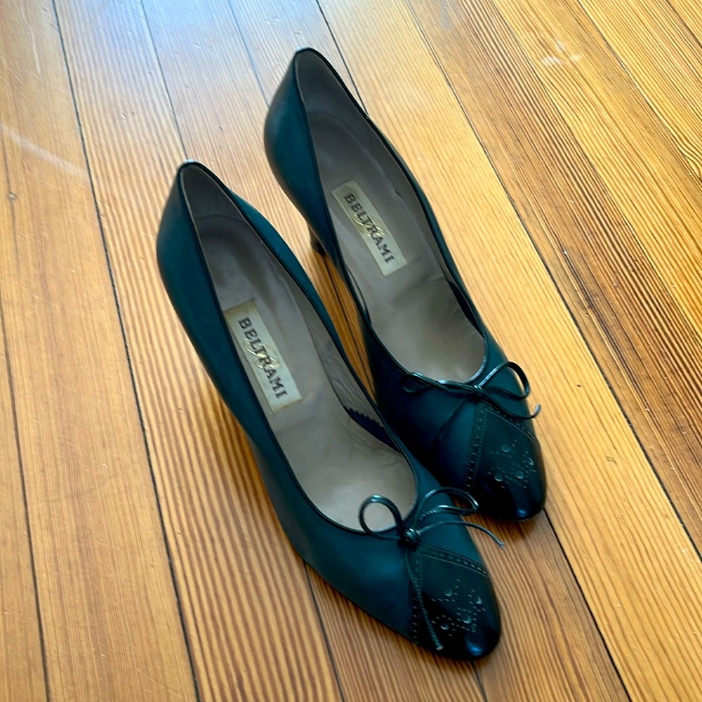 Beltrami green leather pumps. Size 39 1/2 / 9 womens.